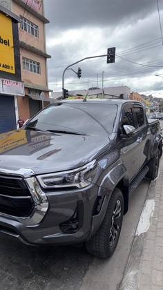 TOYOTA HILUX 2.8 D-4D TURBO DIESEL CD SRX PLUS 4X4 AUTOMÁTICO TOYOTA HILUX 2.8 D-4D TURBO DIESEL CD SRX PLUS 4X4 AUTOMÁTICO